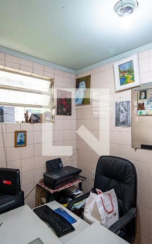 Casa à venda com 200m², 3 quartos e 2 vagas Casa à venda com 200m², 3 quartos e 2 vagasEscritório