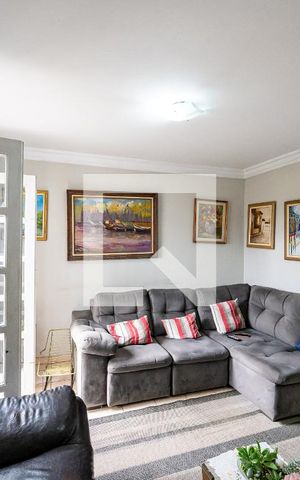 Casa à venda com 200m², 3 quartos e 2 vagas Casa à venda com 200m², 3 quartos e 2 vagasSala
