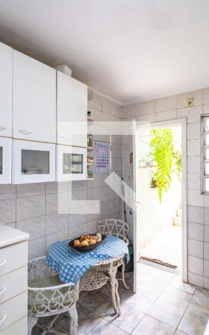 Casa à venda com 200m², 3 quartos e 2 vagas Casa à venda com 200m², 3 quartos e 2 vagasCozinha