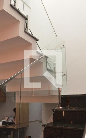 Casa à venda com 289m², 3 quartos e 4 vagasEscada