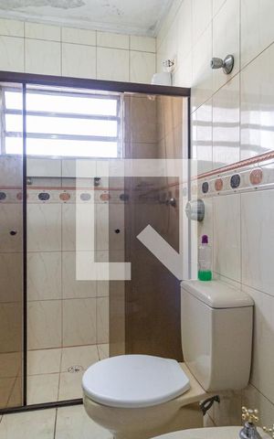 Casa à venda com 200m², 3 quartos e 2 vagas Casa à venda com 200m², 3 quartos e 2 vagasBanheiro