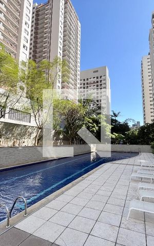 Apartamento à venda com 190m², 4 quartos e 2 vagas Apartamento à venda com 190m², 4 quartos e 2 vagasÁrea comum - Piscina