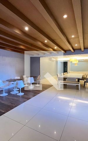 Apartamento à venda com 190m², 4 quartos e 2 vagas Apartamento à venda com 190m², 4 quartos e 2 vagasÁrea comum - Salão de festas