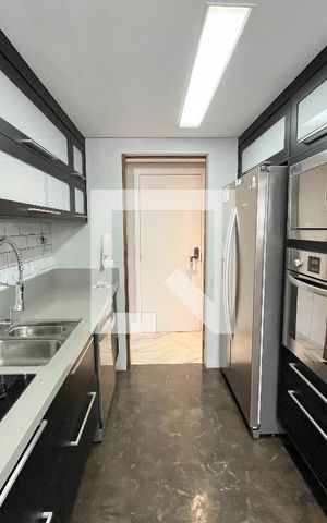 Apartamento à venda com 190m², 4 quartos e 2 vagas Apartamento à venda com 190m², 4 quartos e 2 vagasCozinha