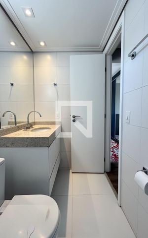 Apartamento à venda com 190m², 4 quartos e 2 vagas Apartamento à venda com 190m², 4 quartos e 2 vagasBanheiro da Suíte 2