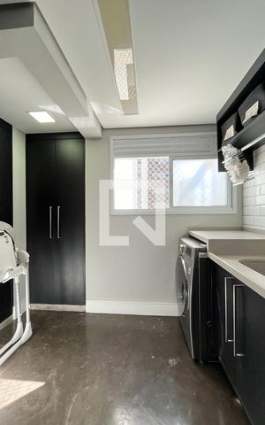 Apartamento à venda com 190m², 4 quartos e 2 vagas Apartamento à venda com 190m², 4 quartos e 2 vagasÁrea de Serviço