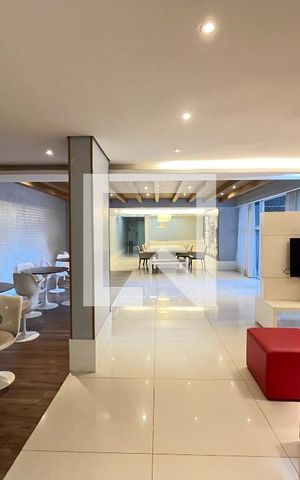 Apartamento à venda com 190m², 4 quartos e 2 vagas Apartamento à venda com 190m², 4 quartos e 2 vagasÁrea comum - Salão de festas