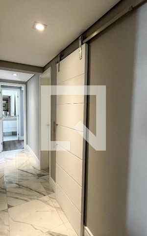 Apartamento à venda com 190m², 4 quartos e 2 vagas Apartamento à venda com 190m², 4 quartos e 2 vagasCorredor