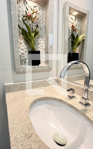 Apartamento à venda com 190m², 4 quartos e 2 vagas Apartamento à venda com 190m², 4 quartos e 2 vagasBanheiro da Suíte 1
