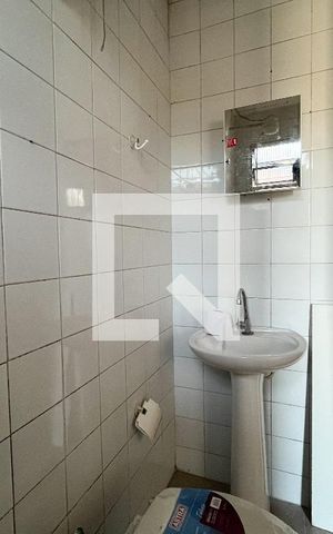 Casa para alugar com 35m², 1 quarto e 1 vaga Casa para alugar com 35m², 1 quarto e 1 vagaBanheiro