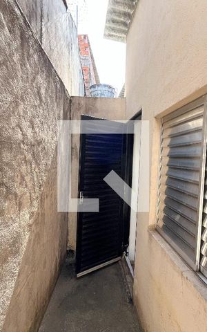 Casa para alugar com 35m², 1 quarto e 1 vaga Casa para alugar com 35m², 1 quarto e 1 vagaVaranda