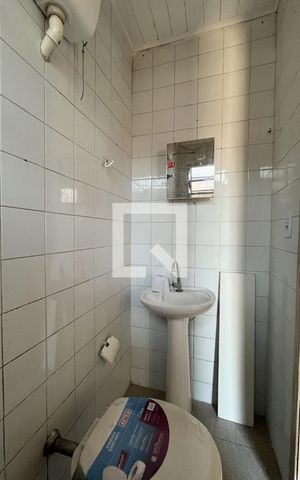 Casa para alugar com 35m², 1 quarto e 1 vaga Casa para alugar com 35m², 1 quarto e 1 vagaBanheiro