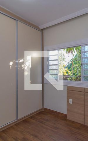 Casa à venda com 390m², 3 quartos e 2 vagas Casa à venda com 390m², 3 quartos e 2 vagasQuarto 2