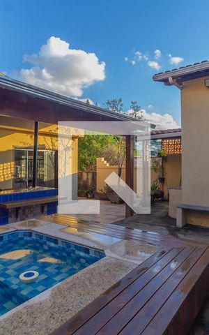 Casa à venda com 390m², 3 quartos e 2 vagas Casa à venda com 390m², 3 quartos e 2 vagasÁrea Externa