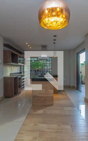 Casa à venda com 390m², 3 quartos e 2 vagas Casa à venda com 390m², 3 quartos e 2 vagasCozinha