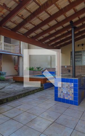 Casa à venda com 390m², 3 quartos e 2 vagas Casa à venda com 390m², 3 quartos e 2 vagasÁrea Externa