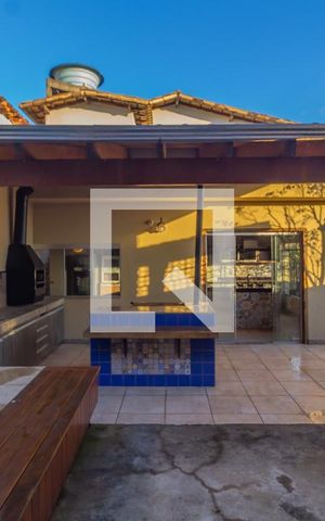 Casa à venda com 390m², 3 quartos e 2 vagas Casa à venda com 390m², 3 quartos e 2 vagasÁrea Externa