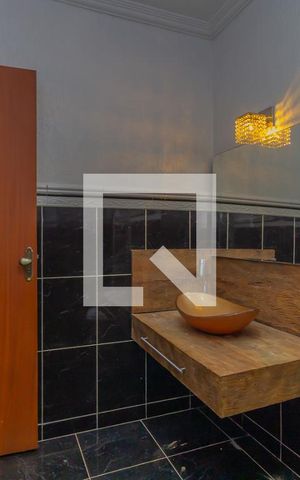 Casa à venda com 390m², 3 quartos e 2 vagas Casa à venda com 390m², 3 quartos e 2 vagasBanheiro