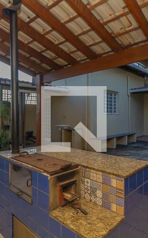 Casa à venda com 390m², 3 quartos e 2 vagas Casa à venda com 390m², 3 quartos e 2 vagasÁrea Externa