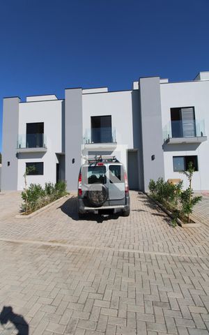 Casa de condomínio para alugar com 110m², 3 quartos e 2 vagasFachada