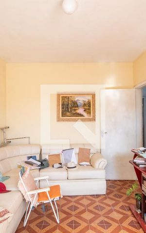 Casa à venda com 192m², 4 quartos e 2 vagas Casa à venda com 192m², 4 quartos e 2 vagasSala