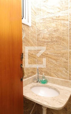 Casa à venda com 158m², 3 quartos e 4 vagasBanheiro na área de serviço