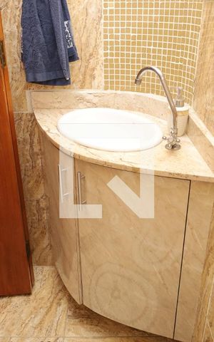 Casa à venda com 158m², 3 quartos e 4 vagasBanheiro - Quarto 1