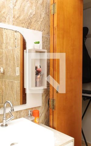 Casa à venda com 158m², 3 quartos e 4 vagasBanheiro - Quarto 2