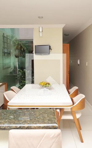 Casa à venda com 158m², 3 quartos e 4 vagasCopa