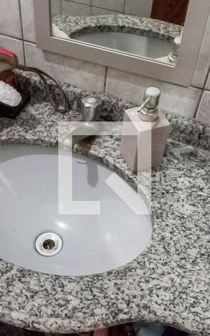Casa à venda com 200m², 3 quartos e 1 vaga Casa à venda com 200m², 3 quartos e 1 vagaBanheiro social