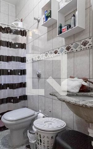 Casa à venda com 200m², 3 quartos e 1 vaga Casa à venda com 200m², 3 quartos e 1 vagaBanheiro social