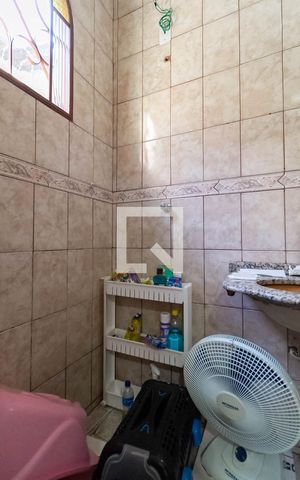 Casa à venda com 200m², 3 quartos e 1 vaga Casa à venda com 200m², 3 quartos e 1 vagaBanheiro da suíte