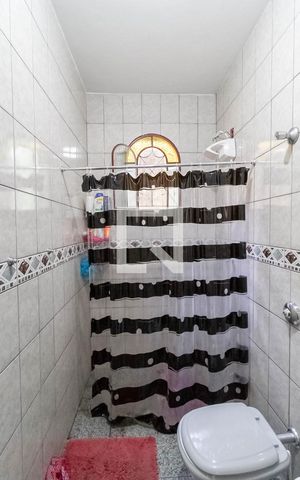 Casa à venda com 200m², 3 quartos e 1 vaga Casa à venda com 200m², 3 quartos e 1 vagaBanheiro social