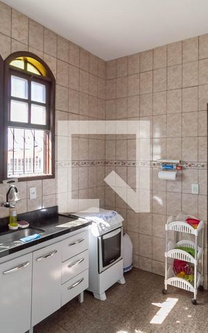 Casa à venda com 200m², 3 quartos e 1 vaga Casa à venda com 200m², 3 quartos e 1 vagaCozinha