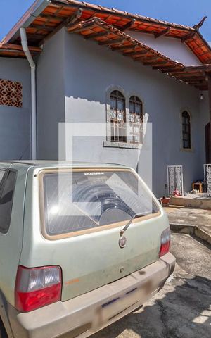 Casa à venda com 200m², 3 quartos e 1 vaga Casa à venda com 200m², 3 quartos e 1 vagaFachada