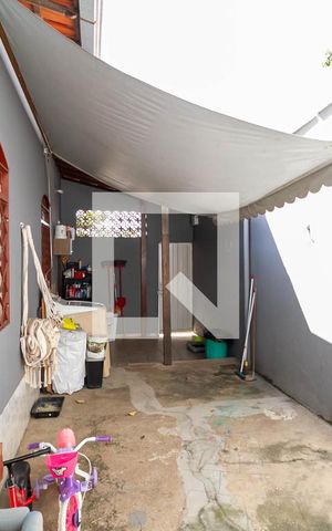 Casa à venda com 200m², 3 quartos e 1 vaga Casa à venda com 200m², 3 quartos e 1 vagaQuintal