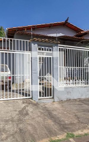 Casa à venda com 200m², 3 quartos e 1 vaga Casa à venda com 200m², 3 quartos e 1 vagaFachada