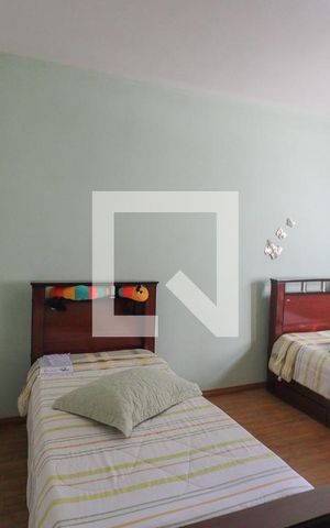 Casa de condomínio à venda com 5000m², 6 quartos e 3 vagas Casa de condomínio à venda com 5000m², 6 quartos e 3 vagasSuíte 4