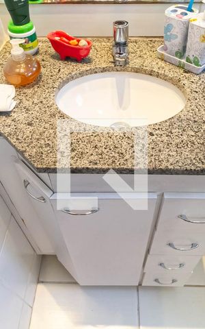 Apartamento à venda com 150m², 3 quartos e 3 vagas Apartamento à venda com 150m², 3 quartos e 3 vagasBanheiro social