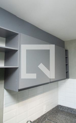 Apartamento à venda com 32m², 1 quarto e sem vaga Apartamento à venda com 32m², 1 quarto e sem vagaCozinha, armário superior.