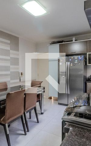 Casa à venda com 374m², 4 quartos e 3 vagas Casa à venda com 374m², 4 quartos e 3 vagasCozinha