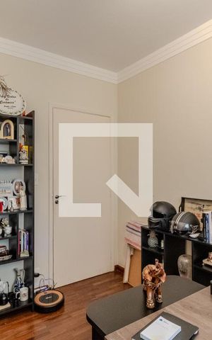 Casa à venda com 374m², 4 quartos e 3 vagas Casa à venda com 374m², 4 quartos e 3 vagasEscritório