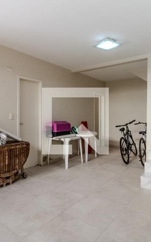 Casa à venda com 374m², 4 quartos e 3 vagas Casa à venda com 374m², 4 quartos e 3 vagasÁrea de Serviço