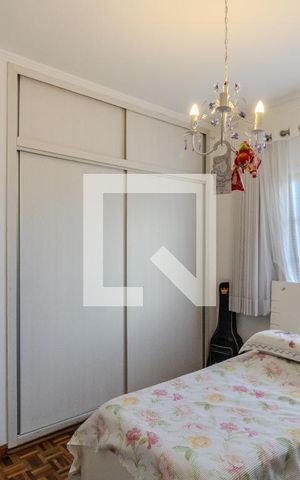 Casa à venda com 374m², 4 quartos e 3 vagas Casa à venda com 374m², 4 quartos e 3 vagasQuarto 1