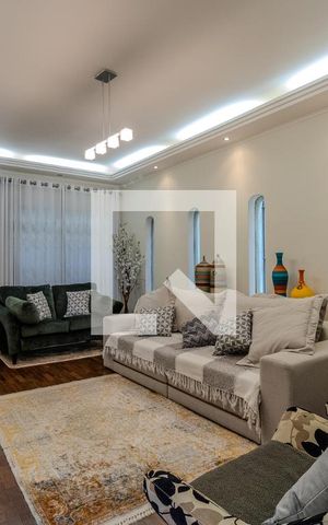 Casa à venda com 374m², 4 quartos e 3 vagas Casa à venda com 374m², 4 quartos e 3 vagasSala