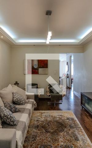 Casa à venda com 374m², 4 quartos e 3 vagas Casa à venda com 374m², 4 quartos e 3 vagasSala