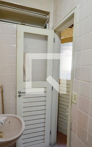 Apartamento à venda com 220m², 4 quartos e 2 vagas Apartamento à venda com 220m², 4 quartos e 2 vagasBanheiro de serviço