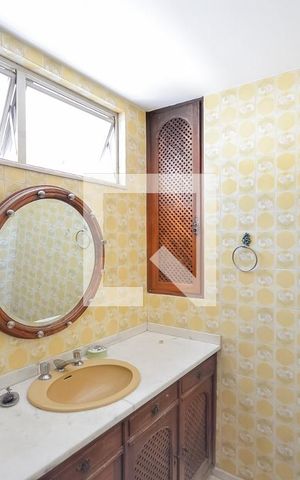 Apartamento à venda com 220m², 4 quartos e 2 vagas Apartamento à venda com 220m², 4 quartos e 2 vagasBanheiro Social