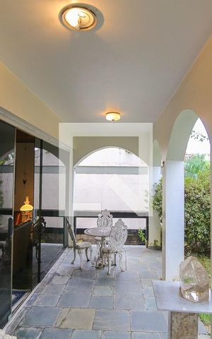 Casa à venda com 400m², 4 quartos e 4 vagas Casa à venda com 400m², 4 quartos e 4 vagasVaranda da Sala