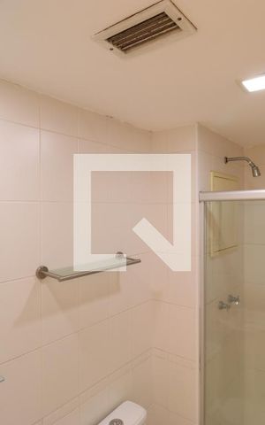 Apartamento para alugar com 42m², 1 quarto e 1 vagaDetalhe do banheiro